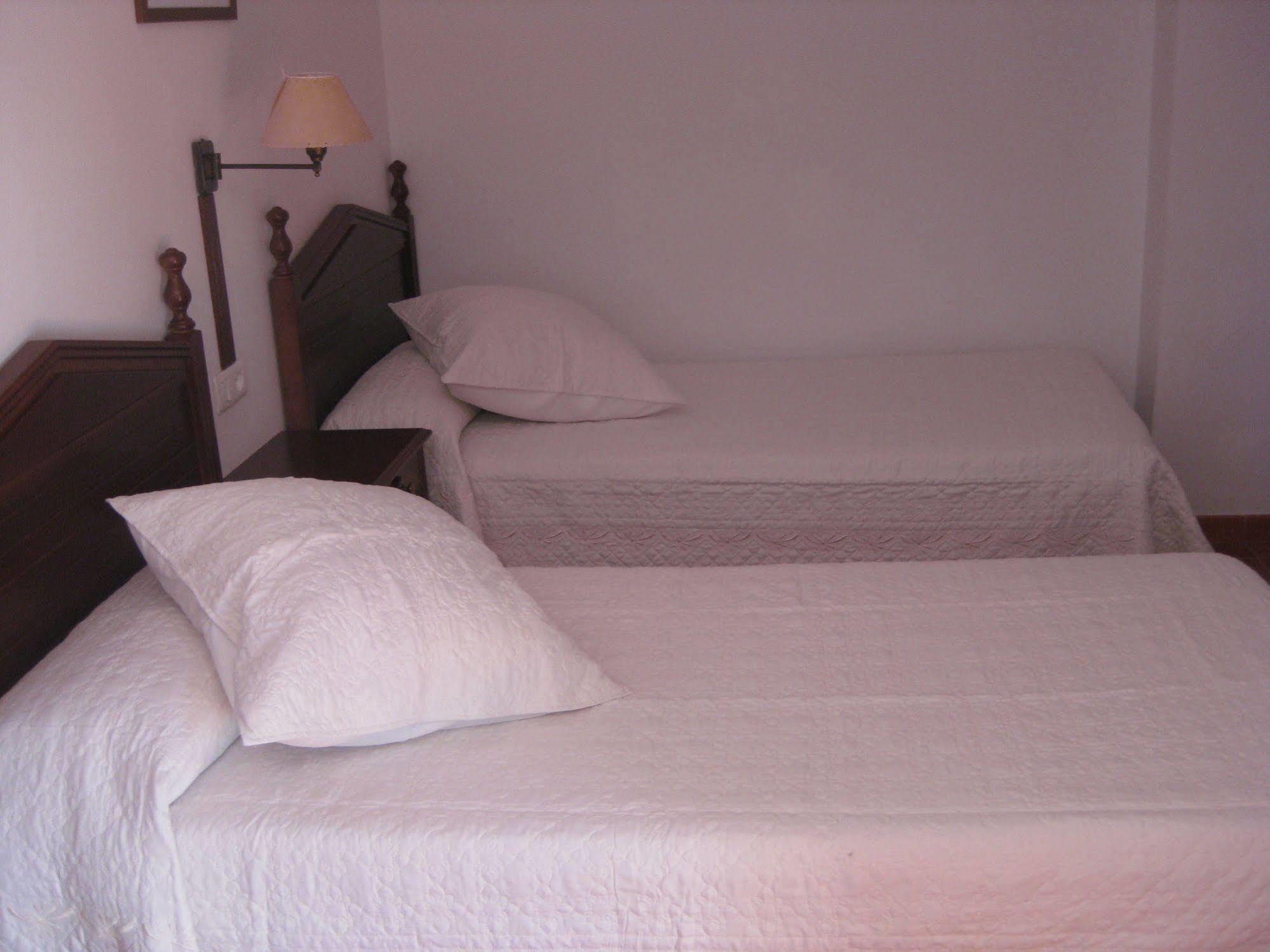 Hostal El Cascapenas De La Alpujarra كابيليرا المظهر الخارجي الصورة